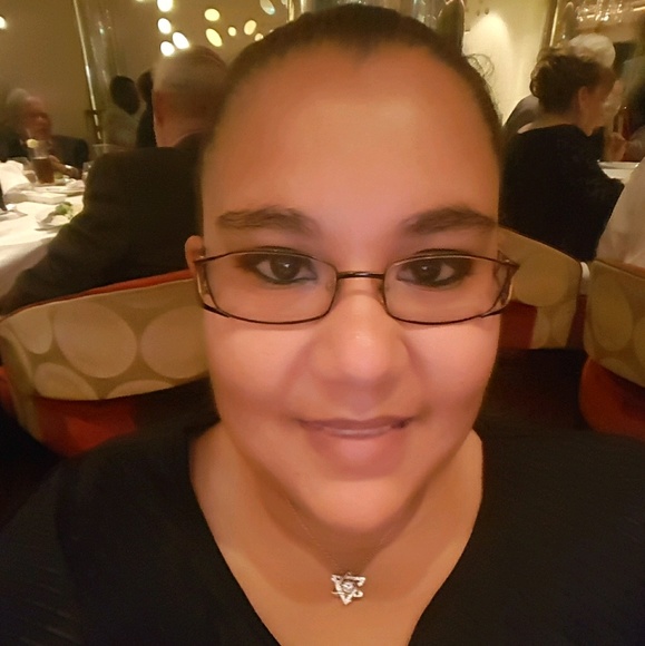 Meet your Posher, Jennifer - Picture 1 of 1